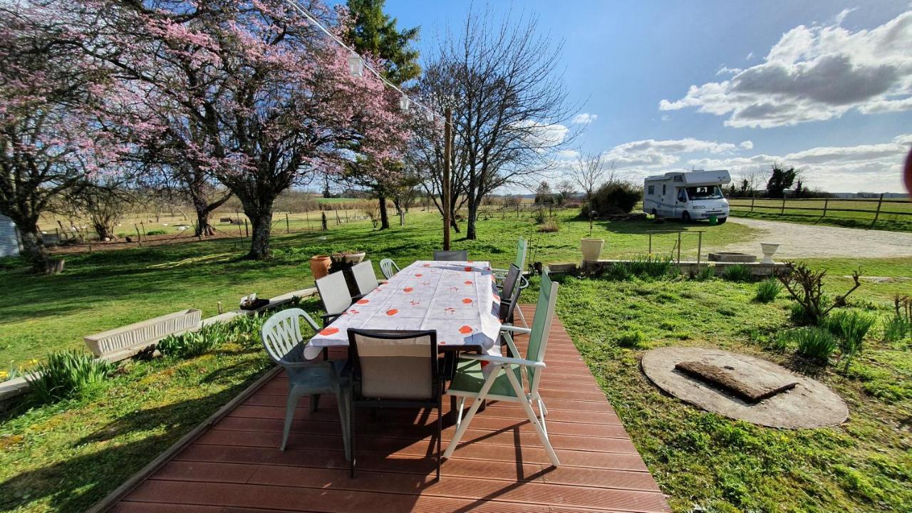 Grande Maison Avec Jardin, Animaux,Au Calme Yviers Exterior foto